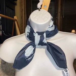 5 for $25.! Black and white floral scarf